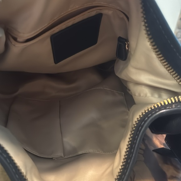 Coach - Picture 7 of 10